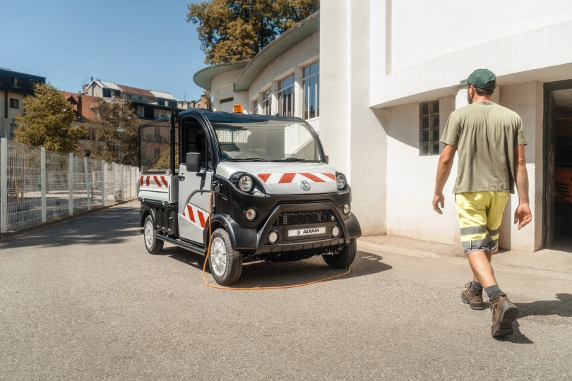 Leichtkraftfahrzeuge AIXAM e Truck E-truck plateau ridelles 3.jpg